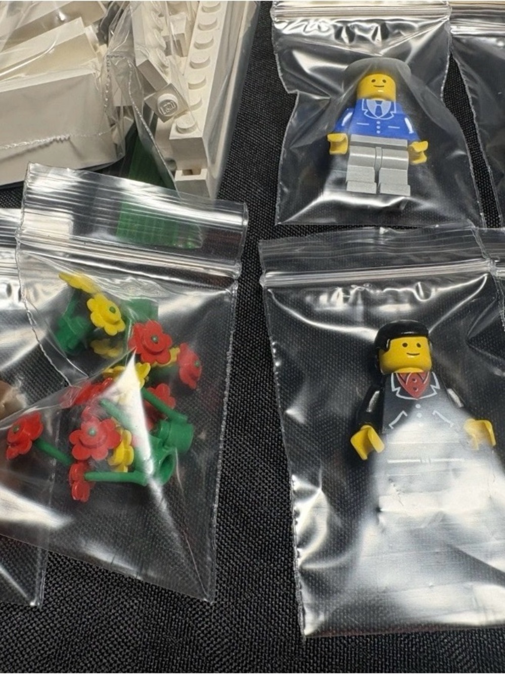 Vintage LEGO Set 6376 Town Breezeway Café 100% Complete With Box & Instructions - Picture 6 of 10